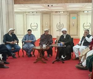 Opposition sit-in enters third day despite govt's decision to shift Imran Khan to hospital 