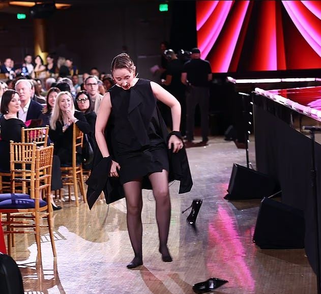 ‘Adolescence star Erin Doherty exudes elegance despite mishap at awards