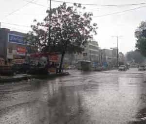 Weather turns pleasant as parts of Karachi receive hail, rain