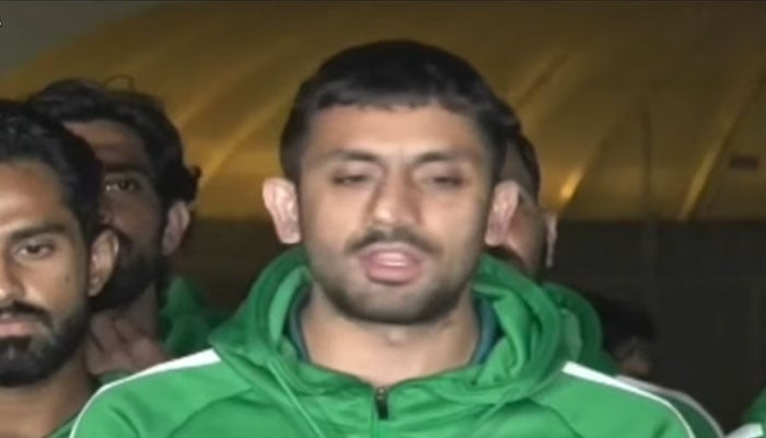 Pakistan national hockey team captain Ammad Shakeel Butt talking to the media at the Lahore airport on February 17, 2026. — Geo News/Screengrab