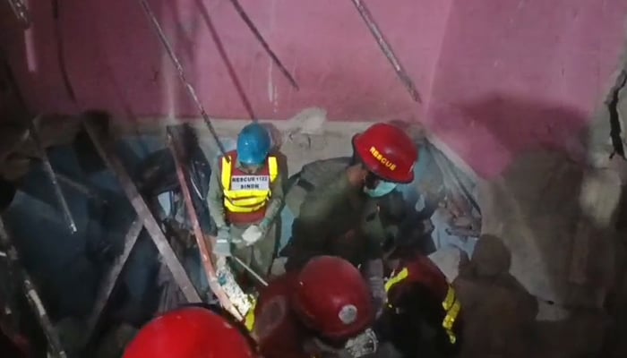 Rescue personnel at work at the site of a building collapse in Karachi, on February 19, 2025. — Geo News