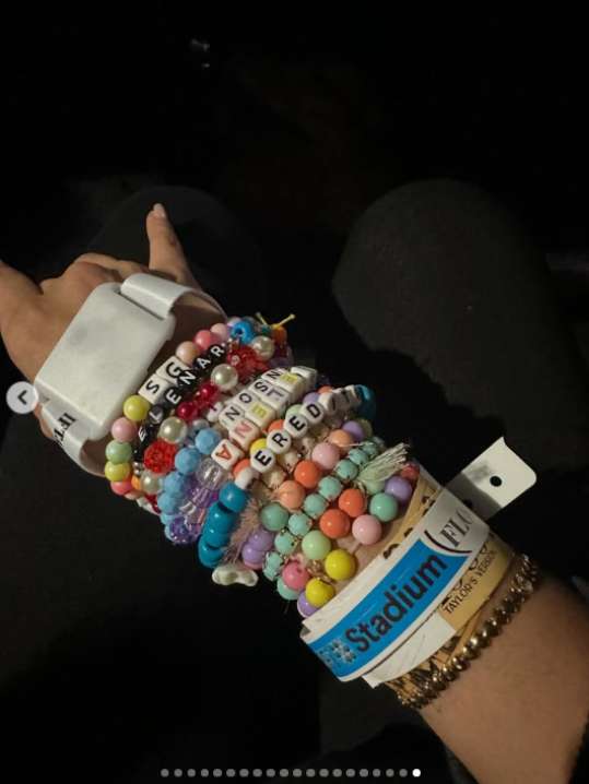 Selena Gomez shares throwback picture from Taylor Swifts Eras Tour show