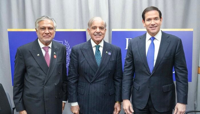 US Secretary of State Marco Rubio (left) poses for a picture with PM Shehbaz Sharif (centre) and DPM Ishaq Dar in Washington on February 19, 2026. — X@SecRubio
