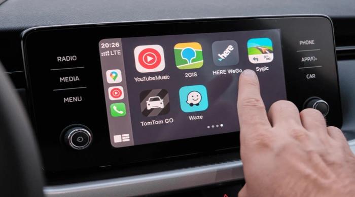 New iPhone update brings AI conversations with ChatGPT and Gemini while driving
