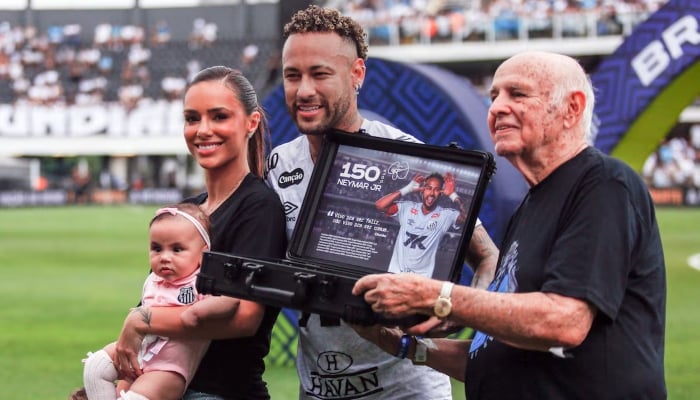 Santos Neymar with his wife Bruna Biancardi and their daughters after receiving an award from former Santos player Pepe before the match against Cruzeiro in the Brasileiro Championship, Estadio Urbano Caldeira, Santos, Brazil, December 7, 2025. — Reuters