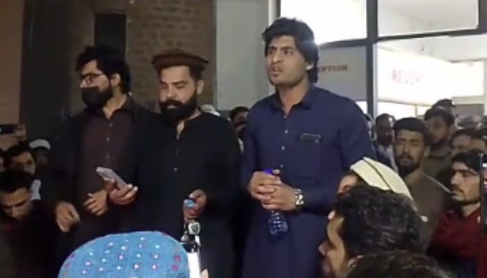 Screengrab taken from a video of Young Doctors Association President Dr Ubaid announcing the protest after Dr Mehwishs killing. — Reporter