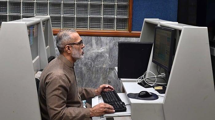 PSX extends losses as US tariffs return, geopolitics unsettle investors