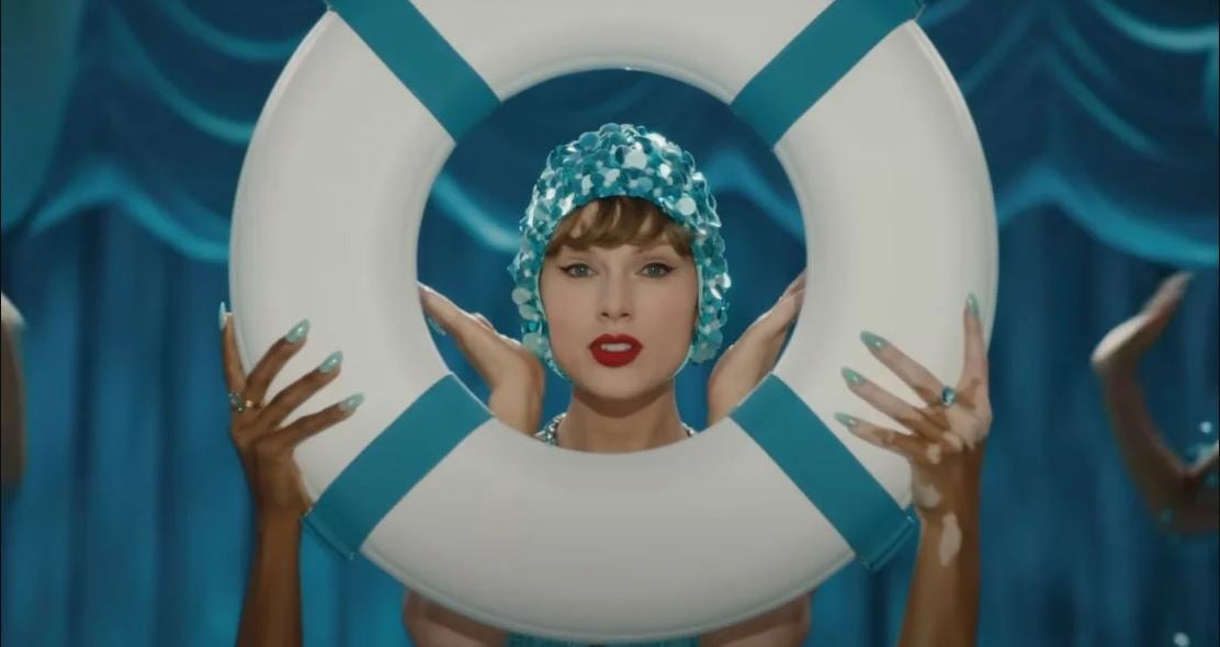 Taylor Swift was also born on December 13, 1989