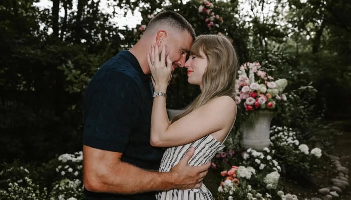 Travis Kelces sweet Taylor Swift comment in New Heights goes viral