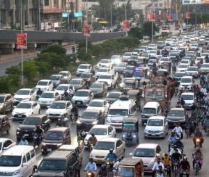 What's causing heavy traffic in Karachi this Ramadan?