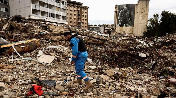 Iran 'reviews' US ceasefire plan but dismisses talks claims; Trump says Tehran leaders want deal