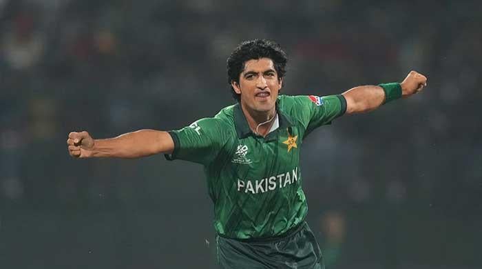 T20 World Cup: Early breakthroughs for Pakistan as Sri Lanka chase 213