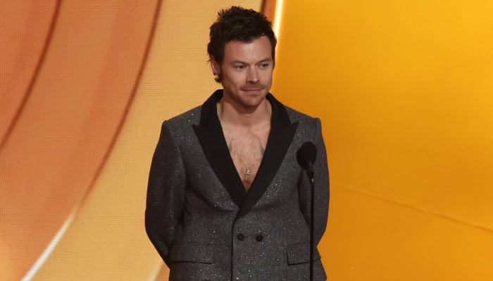 Harry Styles performs Kiss All The Time, Disco, Occasionally. song live at BRIT awards