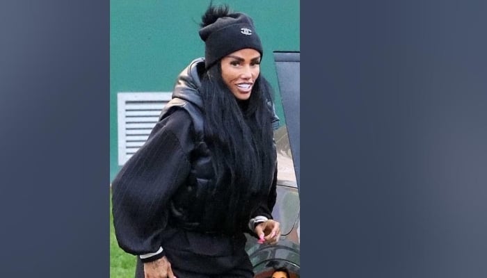 The mother-of-five wore a black gilet teamed with a black jumper for her outing