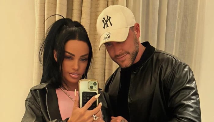 Katie Price plans to go back to Dubai amid air strike fears