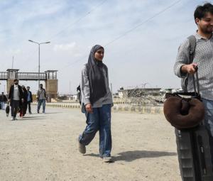 Pakistanis at remote border describe scramble to leave Iran