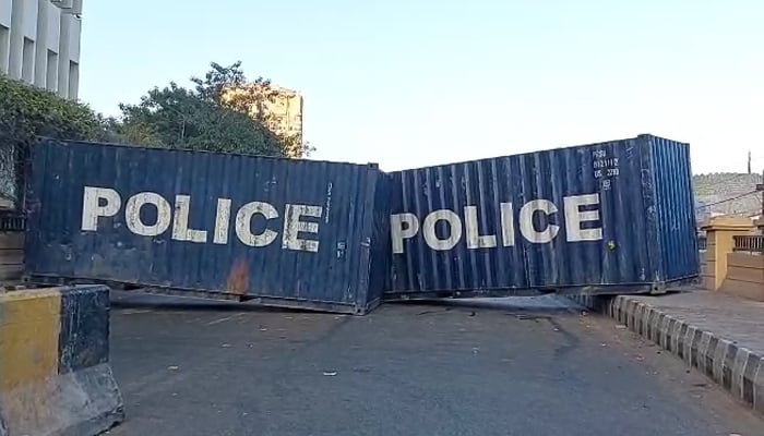 Shipping containers have been placed on the PIDC Bridge, blocking the route towards Jinnah Bridge and Mai Kolachi for general traffic, on March 4, 2026. — Geo News
