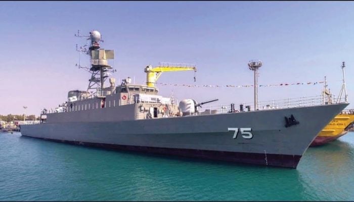 Video: US submarine sinks Iranian warship, IRIS Dena, in Indian Ocean