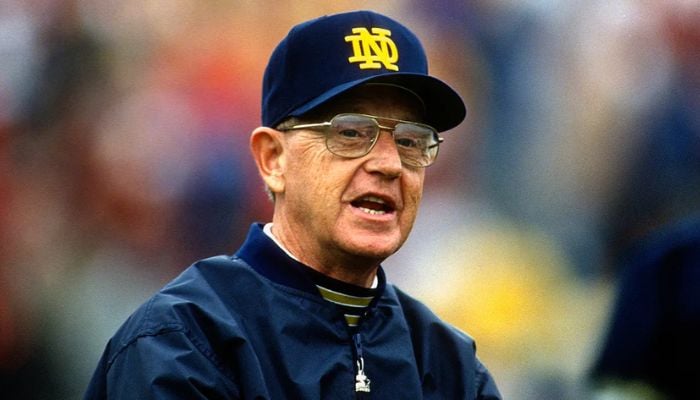 Lou Holtz, coach who led Notre Dame to 1988 title, dies at 89