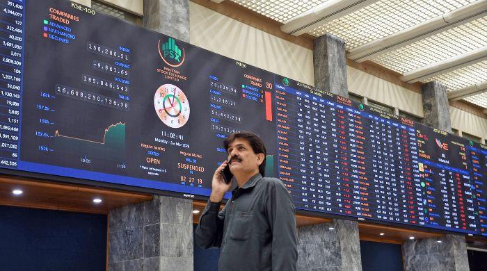 PSX falls as oil prices, shipping constraints weigh on sentiment