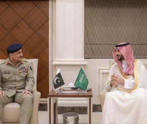 CDF Munir, Saudi defence minister discuss measures to halt Iranian attacks on kingdom