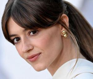 Daisy Edgar-Jones opens up about teen struggles with endometriosis