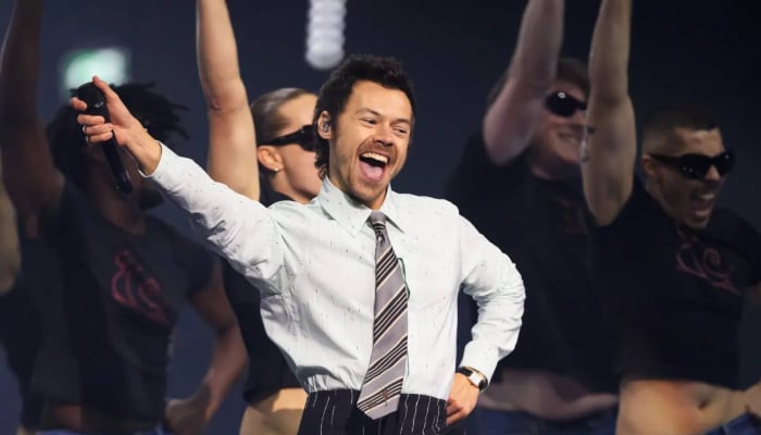 Harry Styles takes on intense choreography for Brit Awards performance