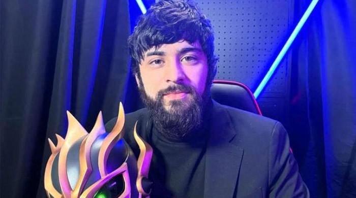 Zayn Malik gives peek at his comic-filled ‘reading material' stash