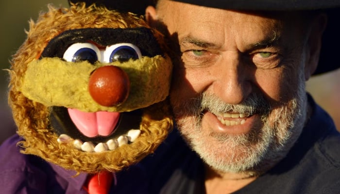 Iconic presenter dies unexpectedly ahead of planned return