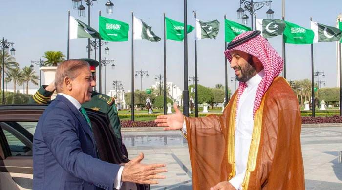 Pakistan seeks Saudi Arabia's $5bn oil facility, $5bn deposit rollover for 10 years