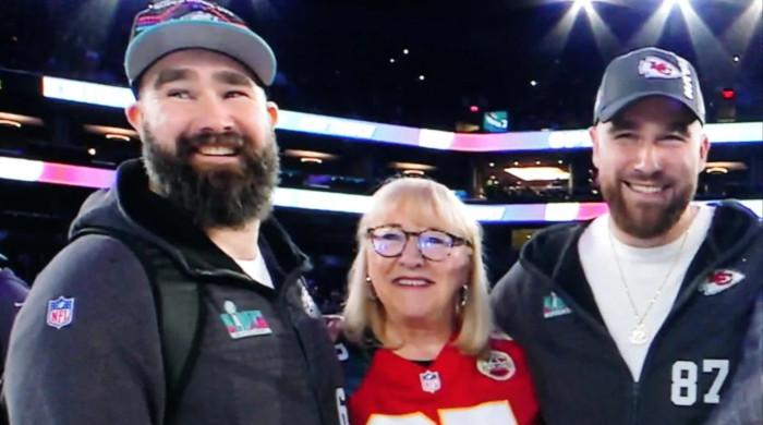 Jason Kelce takes a dig at mom Donna's 'breaking' news 