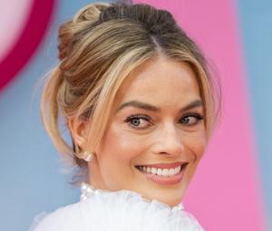 Margot Robbie stuns in new hairstyle during Paris Fashion Week