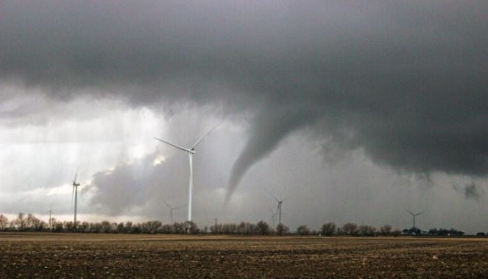 Deadly tornado outbreak leaves 2 dead, trail of destruction in Illinois ...