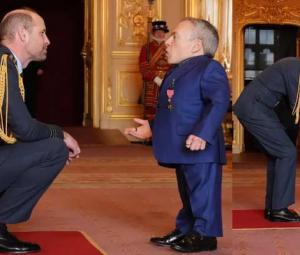 Prince William goes down on one knee for Harry Potter and Star Wars icon