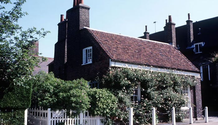 Eugenie plans fresh start away from UK after royal home ‘threat, not Portugal