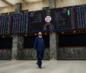 PSX mixed as oil price spike weighs sentiment, IMF talks limit downside