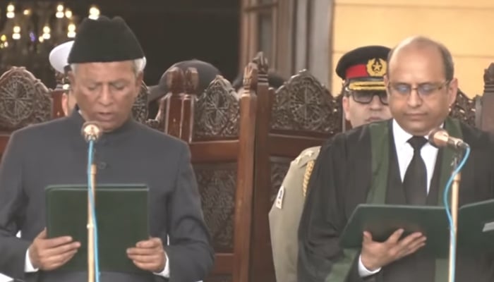 PML-N leader Nehal Hashmi (left) takes oath as Sindh governor, Karachi, March 13, 2026. — Screengrab via YouTube/Geo News