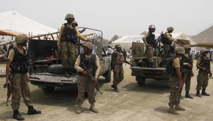 Pakistani soldiers stand guard in Bannu, Khyber Pakhtunkhwa. Reuters/File