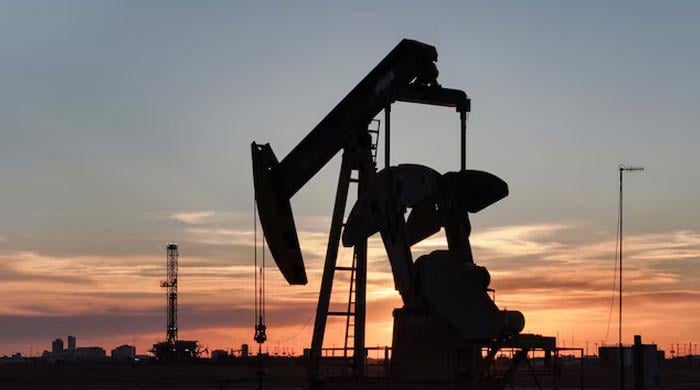 Oil heads for weekly gains despite US sanctions waiver on Russian oil