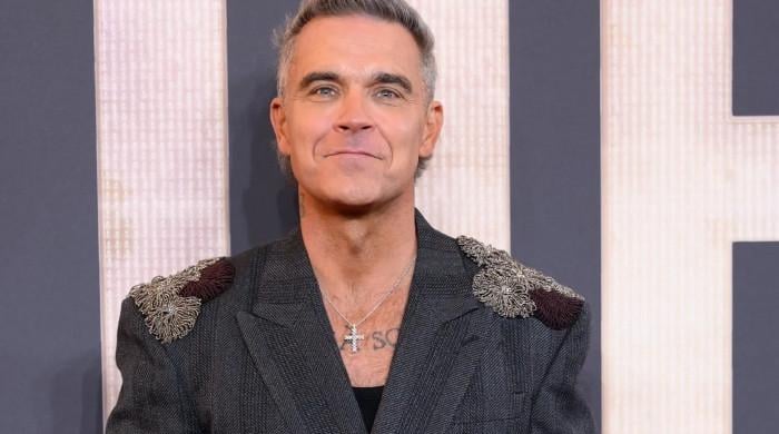 Robbie Williams announces new team as he bids farewell to longtime manager