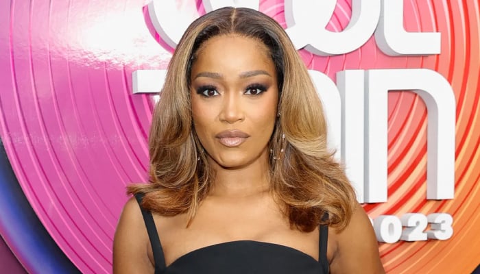 Fan proposes Keke Palmer at on onstage