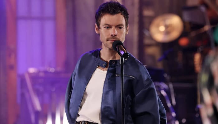 Harry Styles surprises fans with wholesome gesture ahead of SNL