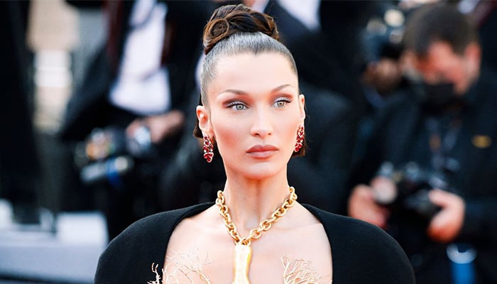 Bella Hadid keeps cool after wardrobe malfunction at Vanity Fair Oscar party