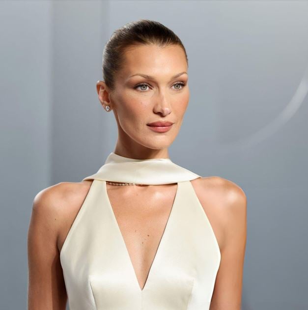 Bella Hadid keeps cool after wardrobe malfunction at Vanity Fair Oscar party