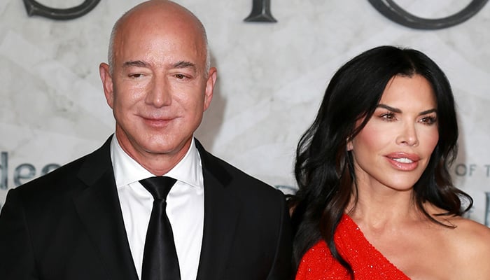 Lauren Sánchez shoos away Jeff Bezos on Vanity Fair Oscars red carpet