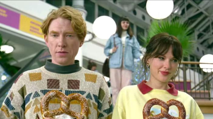 Domhnall Gleeson brings Taylor Swift to Oscars with 'Opalite' discussion