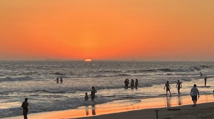 Northen Los Angeles, California shatters 2007 temperature record as heat wave intensifies