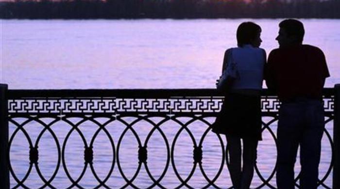 Chinese university tells students to 'fall in love' during spring break