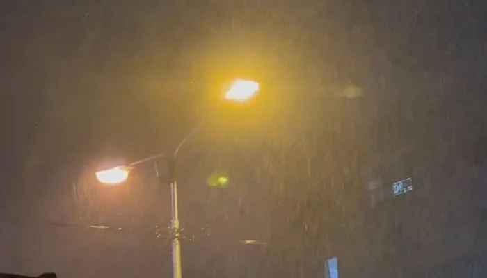 This image shows parts of Karachi receiving rainfall. — Geo News