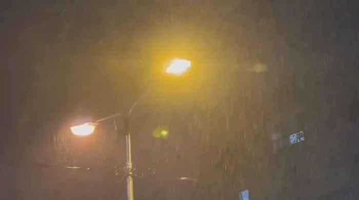 Moderate to heavy rain lashes parts of Karachi on second consecutive day